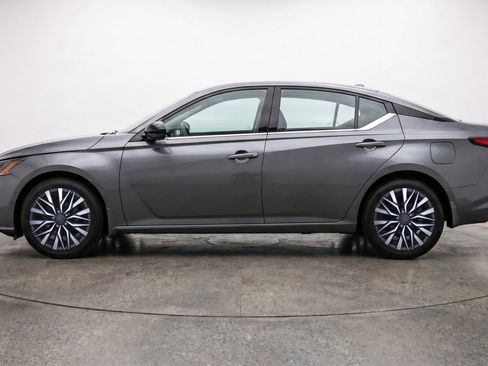 Used 2025 Nissan Altima 2.5 SV FWD image 5