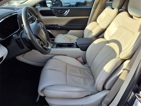 Used 2017 Lincoln Continental Reserve w/ Climate Package image 5