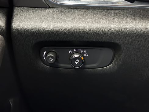 Used 2023 Chevrolet Traverse LT FWD image 22