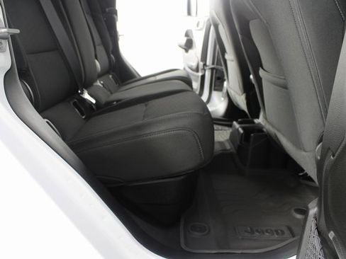 Used 2022 Jeep Gladiator Willys image 19