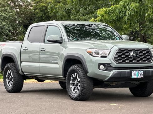 Used 2022 Toyota Tacoma TRD Off-Road AWD/4WD image 9