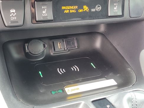 Certified 2022 Toyota RAV4 SE image 26