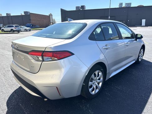 Used 2022 Toyota Corolla LE image 5