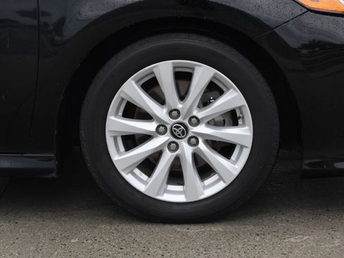 Used 2019 Toyota Camry LE FWD image 11