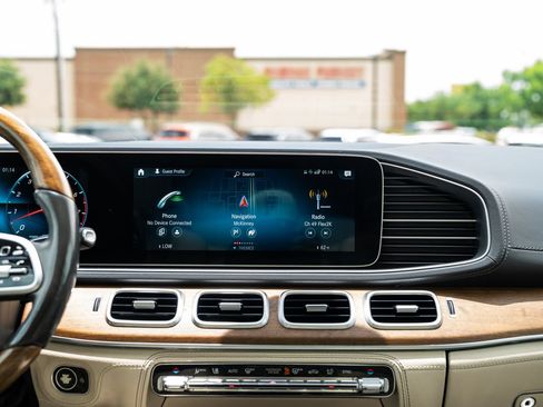 Used 2020 Mercedes-Benz GLS 580 4MATIC image 37