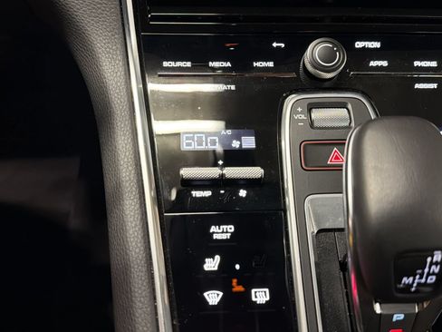 Certified 2022 Porsche Panamera image 18