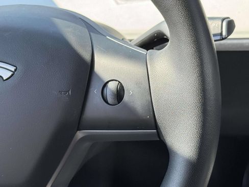 Used 2023 Tesla Model Y Long Range AWD/4WD image 7
