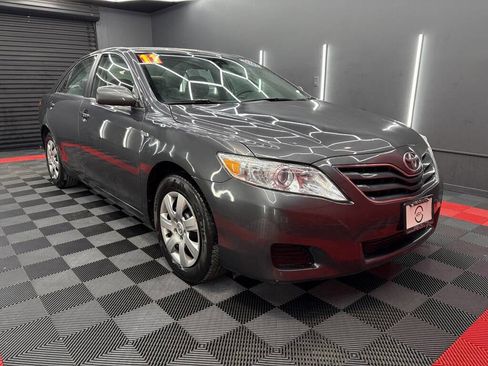 Used 2011 Toyota Camry LE image 3