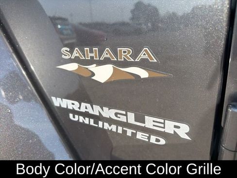 Used 2017 Jeep Wrangler Unlimited Sahara w/ Connectivity Group image 13