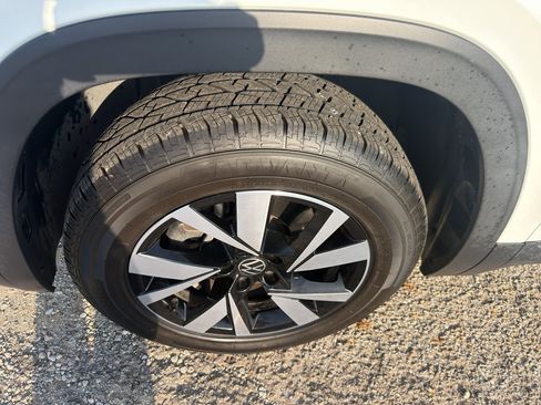Used 2021 Volkswagen Atlas Cross Sport SE FWD image 20
