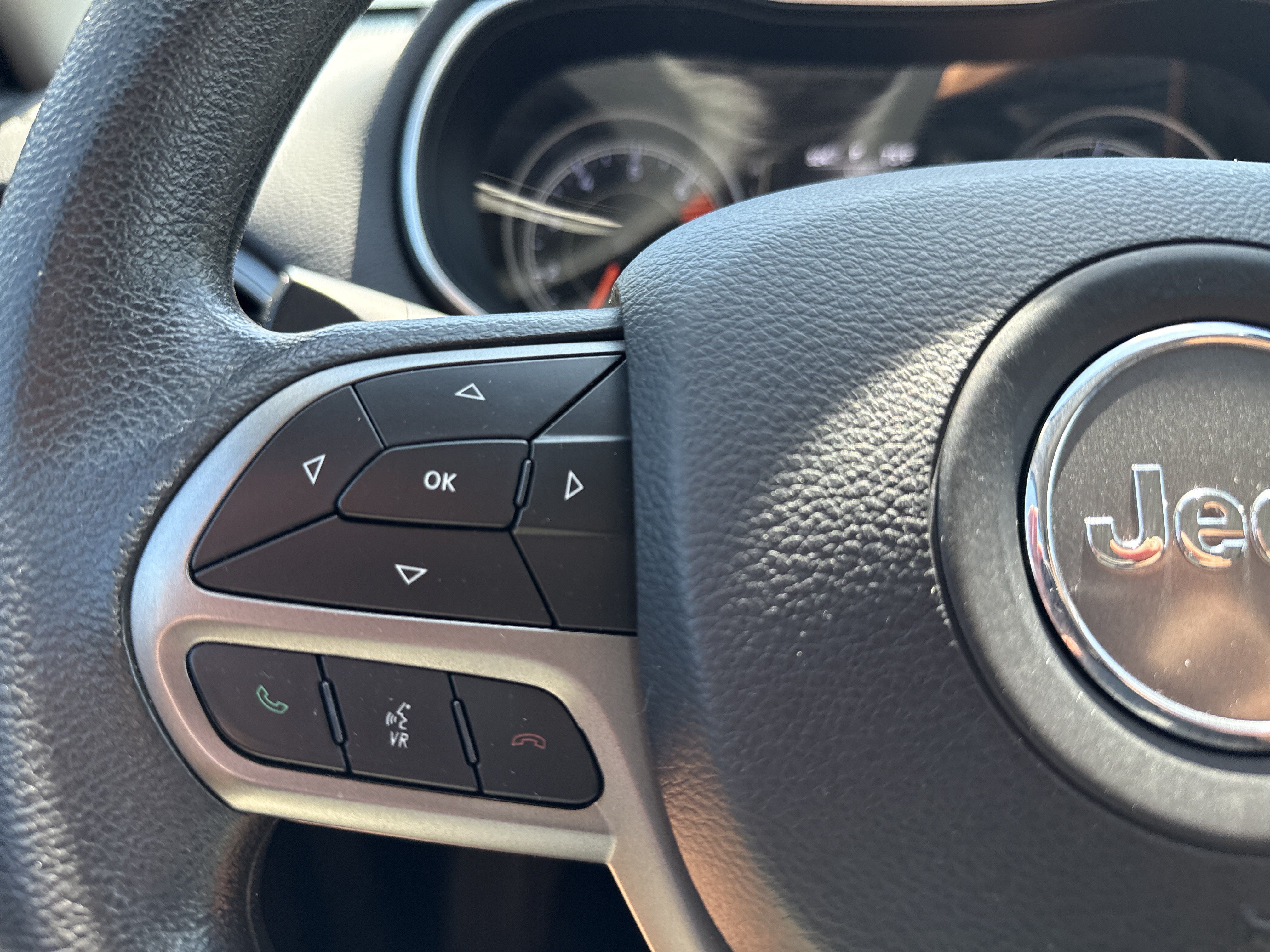 Used 2019 Jeep Cherokee Latitude w/ Popular Appearance Group AWD/4WD image 20