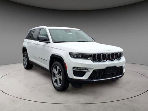 Used 2023 Jeep Grand Cherokee Limited AWD/4WD image 14