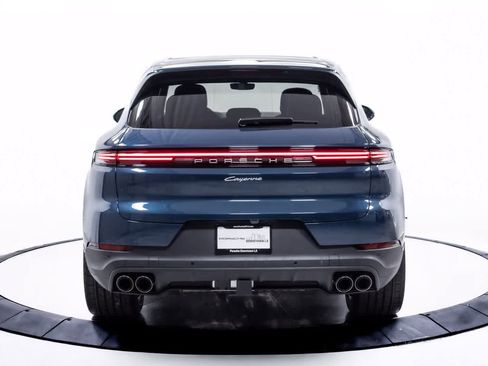 Certified 2025 Porsche Cayenne AWD/4WD image 6