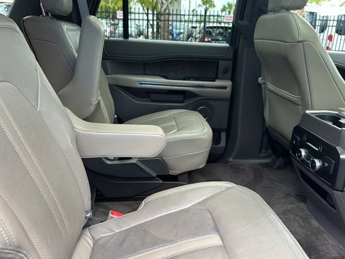 Used 2018 Ford Expedition Limited w/ Equipment Group 302A AWD/4WD image 31