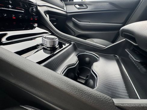 New 2025 Jeep Grand Cherokee Altitude image 12