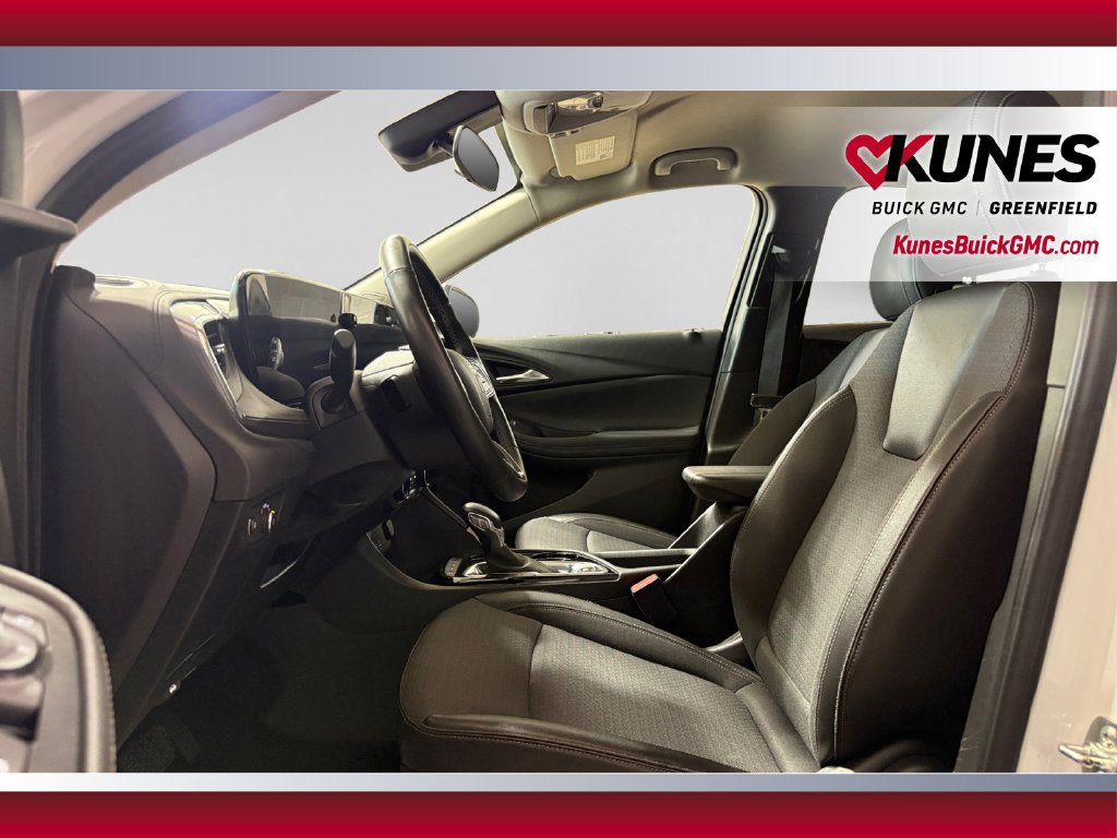 Used 2025 Buick Encore GX Preferred AWD/4WD image 21