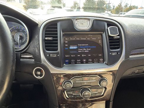 Used 2018 Chrysler 300 Limited image 30