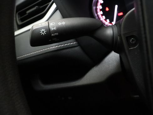 Used 2025 Toyota RAV4 XLE FWD image 25