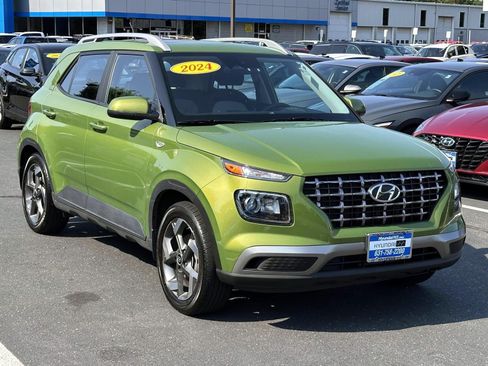 Used 2024 Hyundai Venue SEL FWD image 5