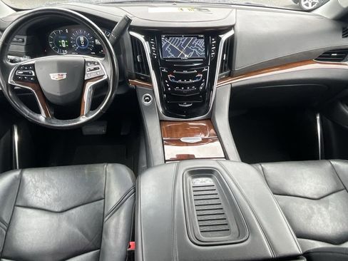 Used 2019 Cadillac Escalade ESV Premium Luxury image 13