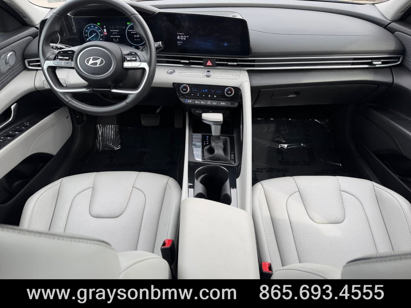 Used 2025 Hyundai Elantra Limited FWD image 17