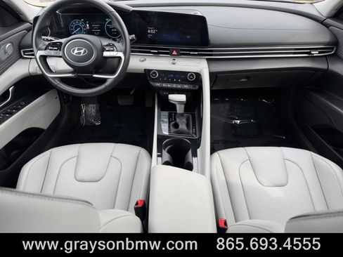 Used 2025 Hyundai Elantra Limited FWD image 17