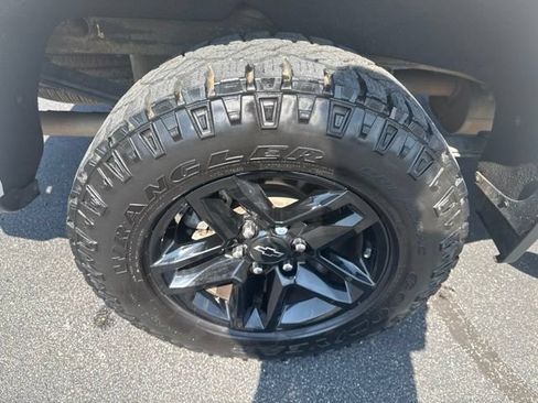 Used 2020 Chevrolet Silverado 1500 LT Trail Boss AWD/4WD image 15