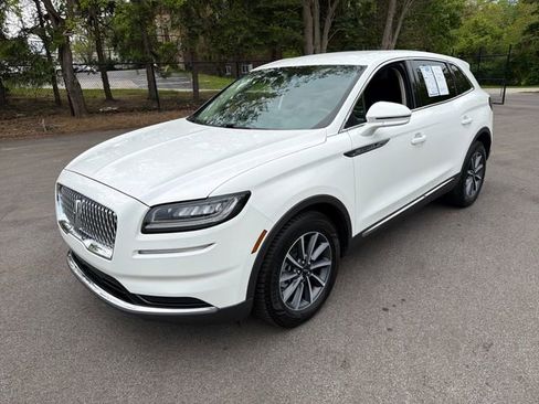 Used 2022 Lincoln Nautilus AWD image 3