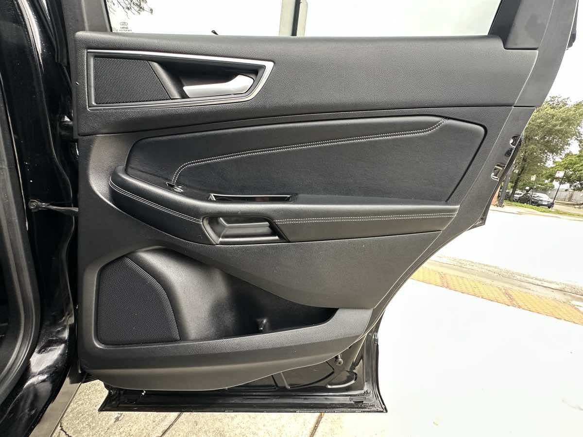 Used 2018 Ford Edge Titanium AWD/4WD image 36
