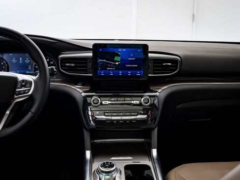 Used 2021 Ford Explorer Limited w/ Equipment Group 301A image 32