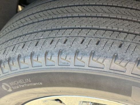 Used 2023 Chevrolet Tahoe LT image 32