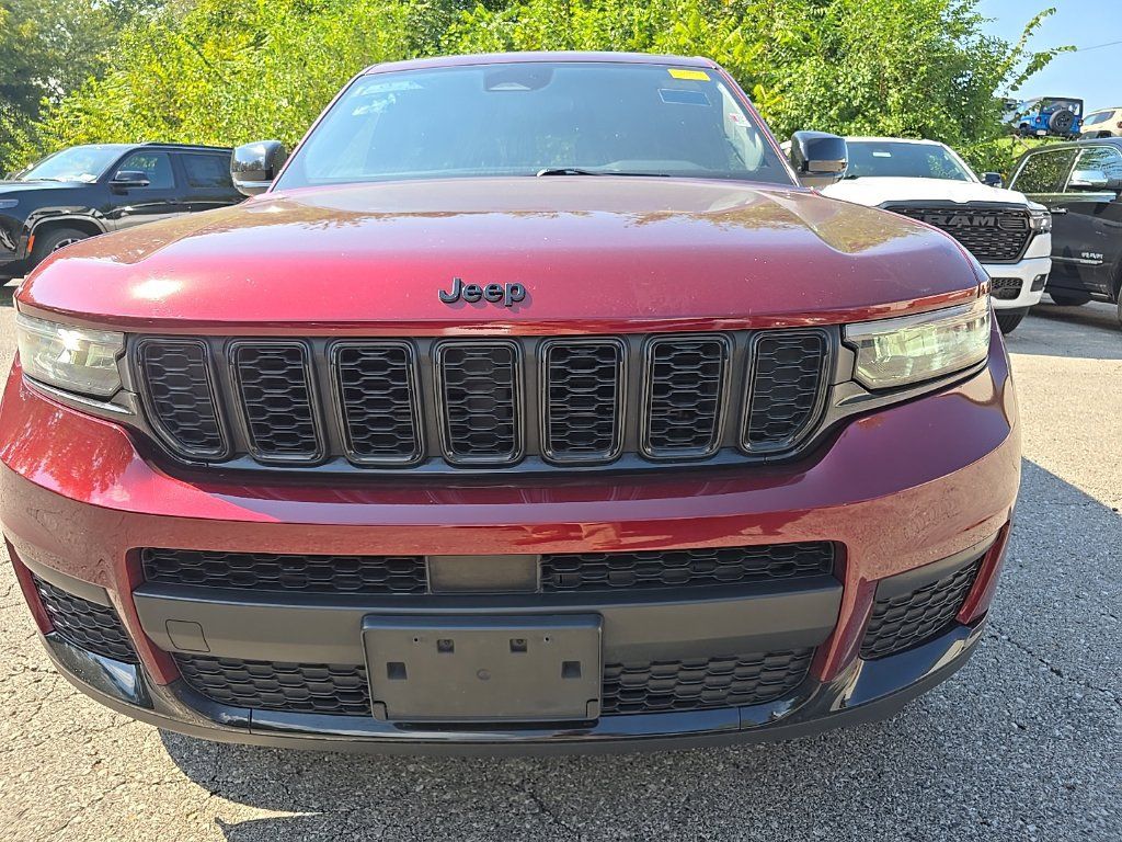Used 2023 Jeep Grand Cherokee L Laredo AWD/4WD image 13