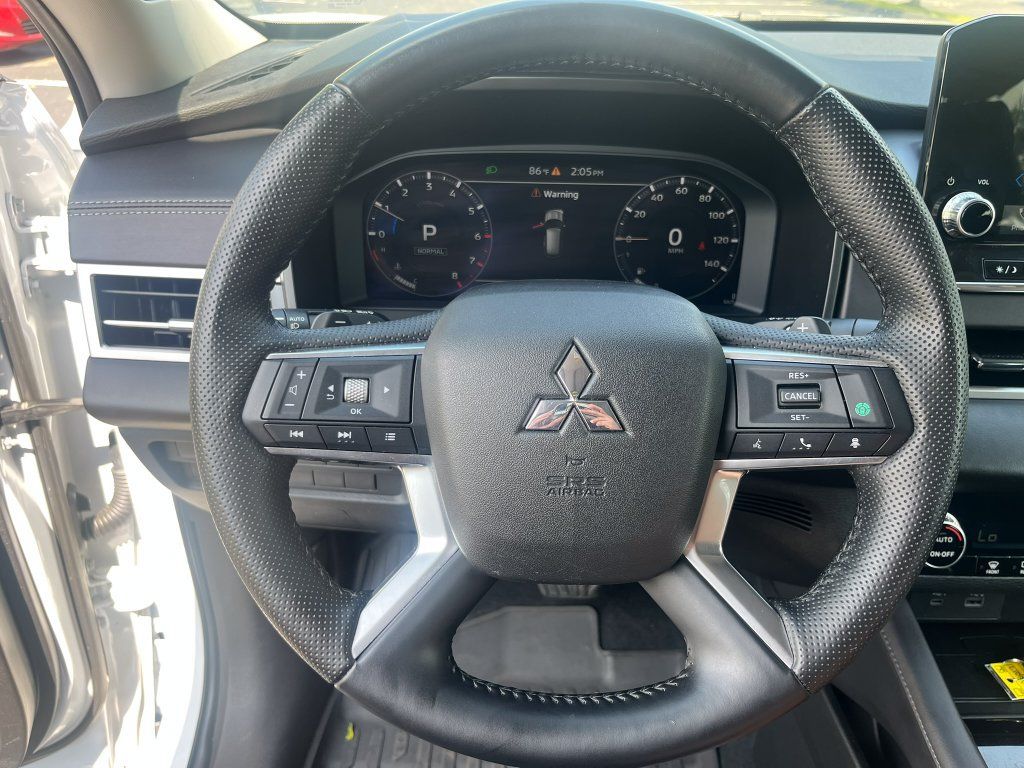 Used 2024 Mitsubishi Outlander SE Black Edition AWD/4WD image 13