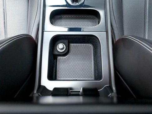 Used 2021 Bentley Bentayga w/ First Edition Specification AWD/4WD image 34