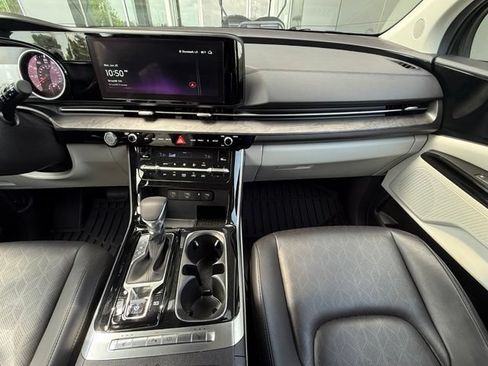 Used 2024 Kia Carnival EX FWD image 22