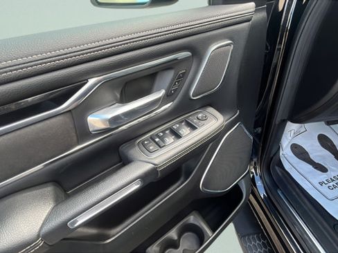 Used 2019 RAM 1500 Laramie AWD/4WD image 10