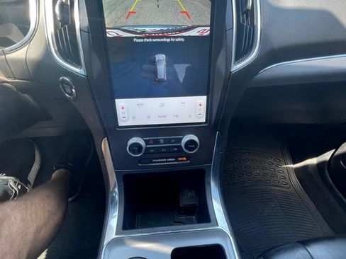 Used 2021 Ford Edge Titanium image 18