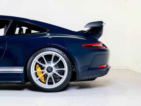 Used 2018 Porsche 911 GT3 RWD image 6