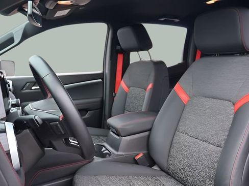 Used 2023 Chevrolet Colorado Z71 w/ Z71 Convenience Package 2 image 13