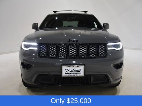 Used 2022 Jeep Grand Cherokee Laredo X image 2