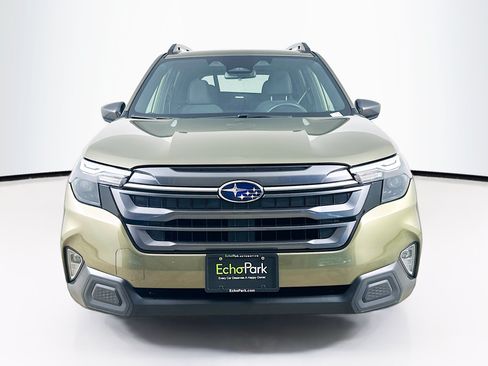 Used 2025 Subaru Forester Premium AWD/4WD image 2