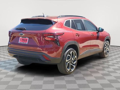 Used 2025 Chevrolet Trax RS w/ Driver Confidence Package image 4