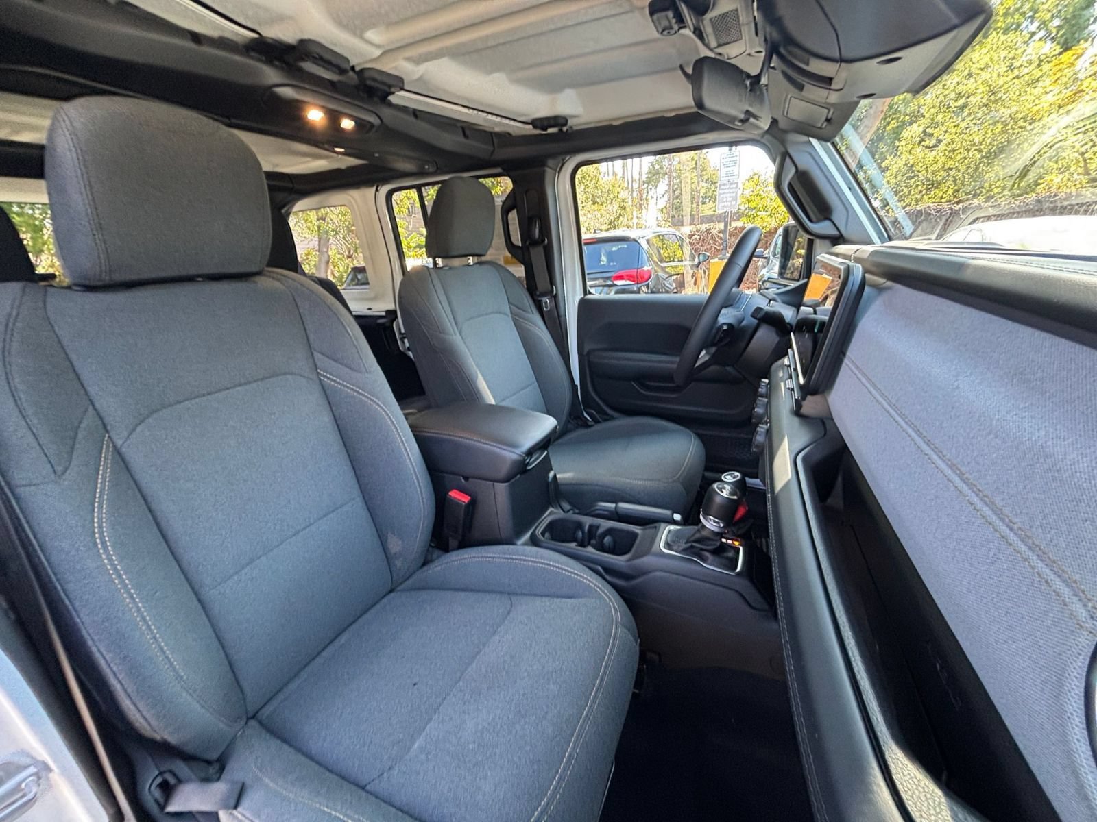 Used 2025 Jeep Wrangler Unlimited Sahara AWD/4WD image 36