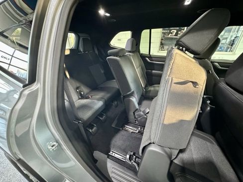 Used 2025 GMC Acadia Elevation image 14