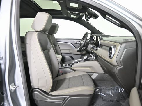 Used 2024 Chevrolet Colorado ZR2 w/ Technology Package image 14