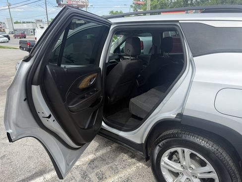 Used 2019 GMC Terrain SLE w/ Driver Convenience Package FWD image 10
