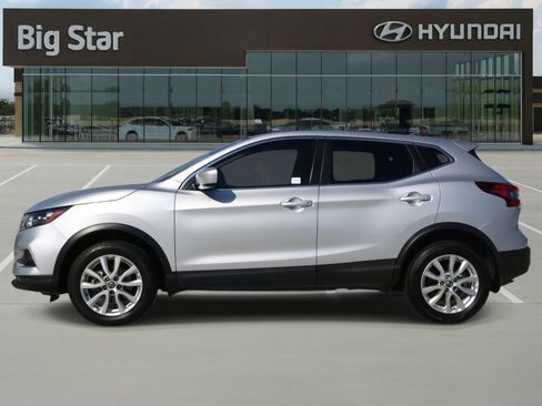 Used 2021 Nissan Rogue Sport S image 2