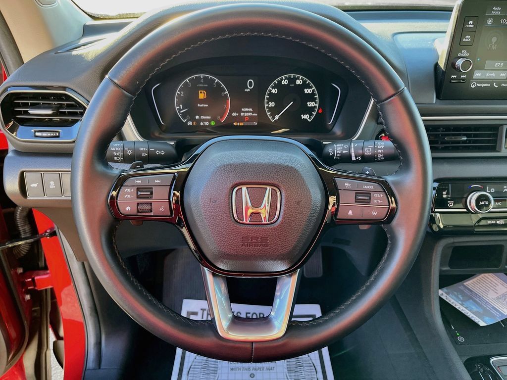 Used 2025 Honda Pilot Touring image 11