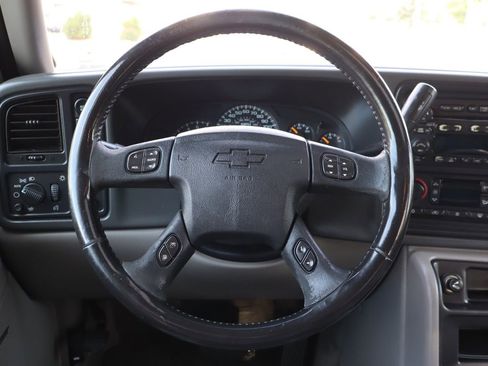 Used 2005 Chevrolet Avalanche Z71 w/ Sun And Sound Package AWD/4WD image 17
