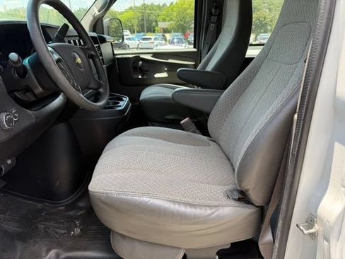 Used 2013 Chevrolet Express 2500 RWD image 11